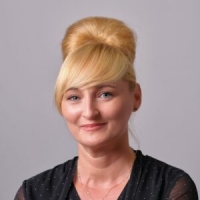 Pedagog, oligofrenopedagog, diagnosta pedagogiczny, terapeuta ręki, trener grafomotoryki i Indywidualnego Kinestetycznego Treningu pisania Marta Krzewina